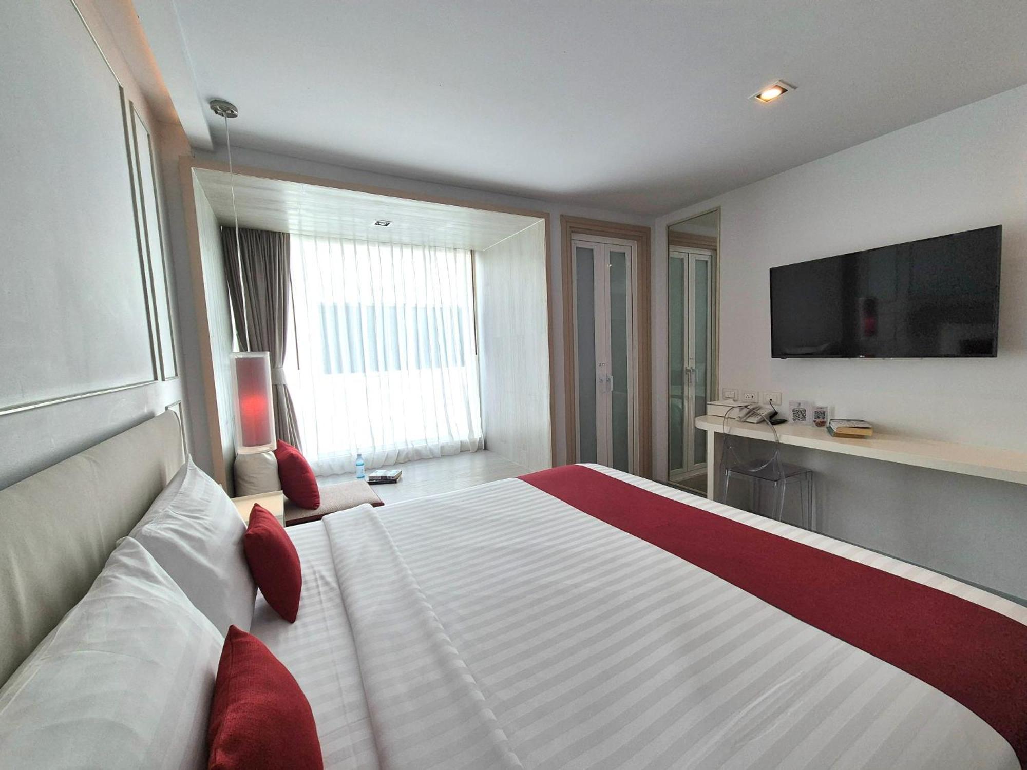 The Bloc Hotel Phuket - Sha Extra Plus Patong Екстериор снимка