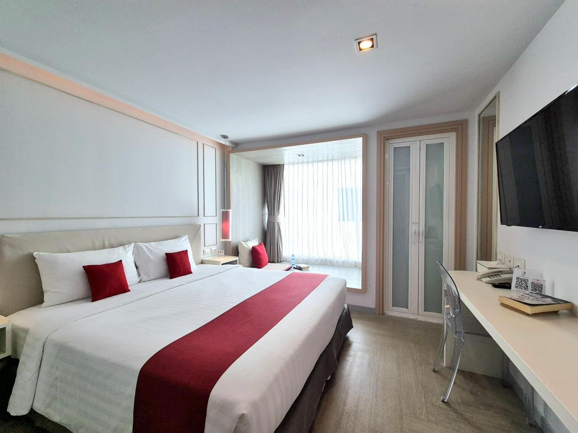 The Bloc Hotel Phuket - Sha Extra Plus Patong Екстериор снимка